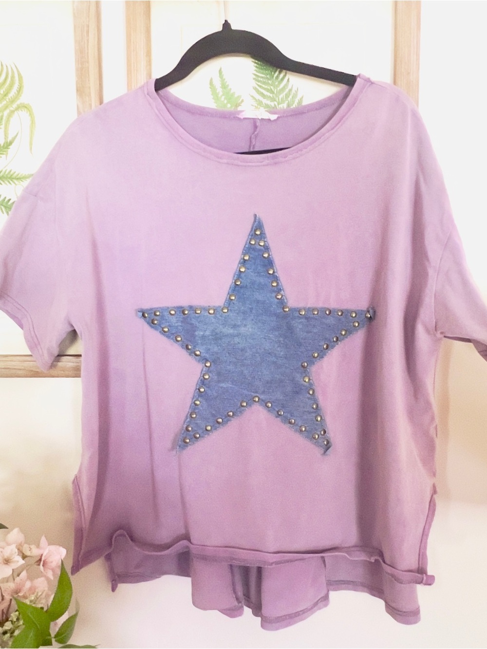 easel Lavender Star Patch Ribbed Neck Tee - Picture 1 of 4